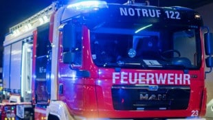 Stets für Einsätze aller Art bereit ist die Berufsfeuerwehr in Klagenfurt – daher macht sie viele positive Schlagzeilen. Nun aber gibt es Vorwürfe gegen ihren Chef. Symbolbild (Bild: APA/Georg Hochmuth)