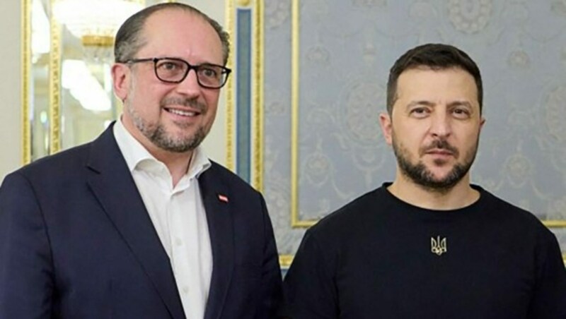 Alexander Schallenberg und der ukrainische Präsident Wolodymyr Selenskyj im Juli 2022 (Bild: UKRAINIAN PRESIDENTIAL PRESS SERVICE / AFP)