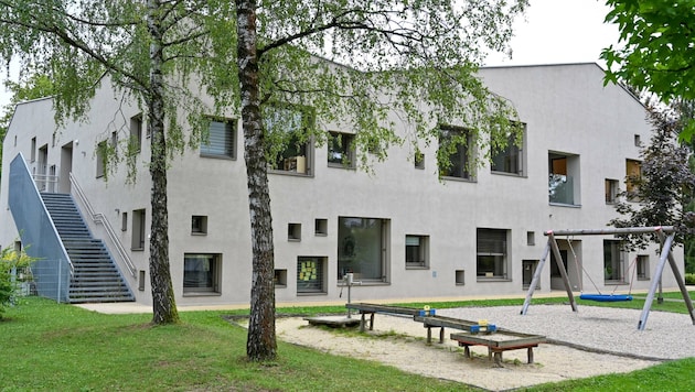 Im Kindergarten in der Schiffmannstraße herrscht bei den Pädagoginnen ein reges Kommen und Gehen. (Bild: Dostal Harald)