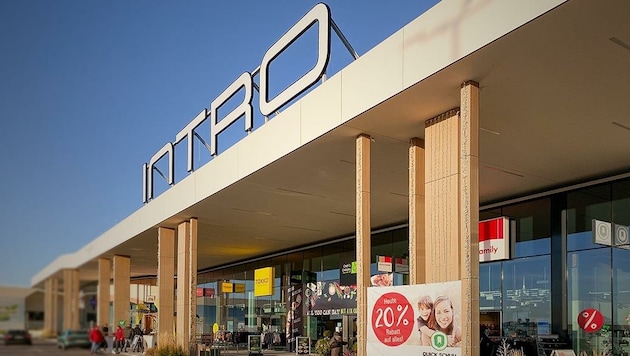 Auch ein Drei-Sterne-Hotel und ein Fastfood-Lokal sollen neben dem Shopping Center entstehen. (Bild: www.sveta.group)