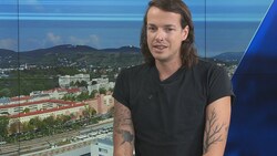 Bierpartei-Chef Dominik Wlazny alias Marco Pogo will mit seiner unkonventionellen Art überzeugen. (Bild: krone.tv)