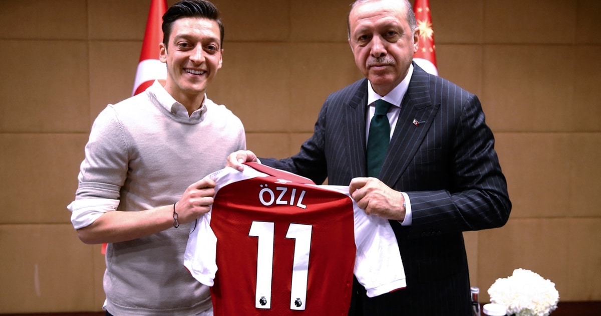 Nemzeti válság a török fociban: Özil lehet az új elnök?