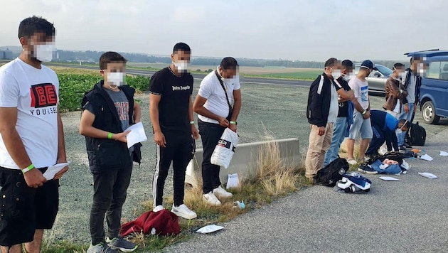 Zehn Flüchtlinge strandeten in Nikitsch. (Bild: Christian Schulter)