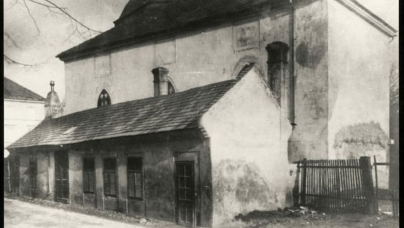 Historische Aufnahme zeigt alte und ehemalige Synagoge. (Bild: Josef Vorlaufer/Stadtarchiv)