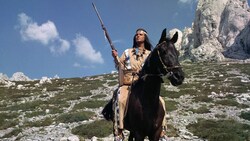 Pierre Brice als Apachen-Häuptling Winnetou in einer Szene der Karl-May-Verfilmung „Winnetou“ (Bild: APA/LEN SIRMAN-ARCHIV/STR)