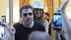 In den Flitterwochen wurden Ben Affleck und Jennifer Lopez von Fans und Paparazzi belagert. Zu viel des Guten für den Hollywoodstar! (Bild: Mimmo Carriero / PA / picturedesk.com)