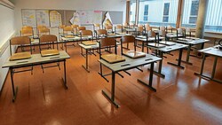 Bald werden sich die Klassenzimmer wieder füllen, aber wer wird an der Tafel stehen? (Bild: Markus Tschepp)