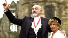 Sir Sean Connery mit seiner Frau Micheline (Bild: David Cheskin / PA / picturedesk.com)