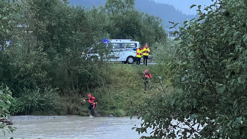 Der Verdächtige soll seinen Sohn in die Kitzbüheler Ache geworfen haben. (Bild: zoom.tirol, Krone KREATIV)