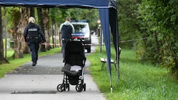 Leon saß während des Spazierganges in seinem Kinderwagen, der vor Ort aufgefunden wurde. (Bild: ZOOM Tirol)