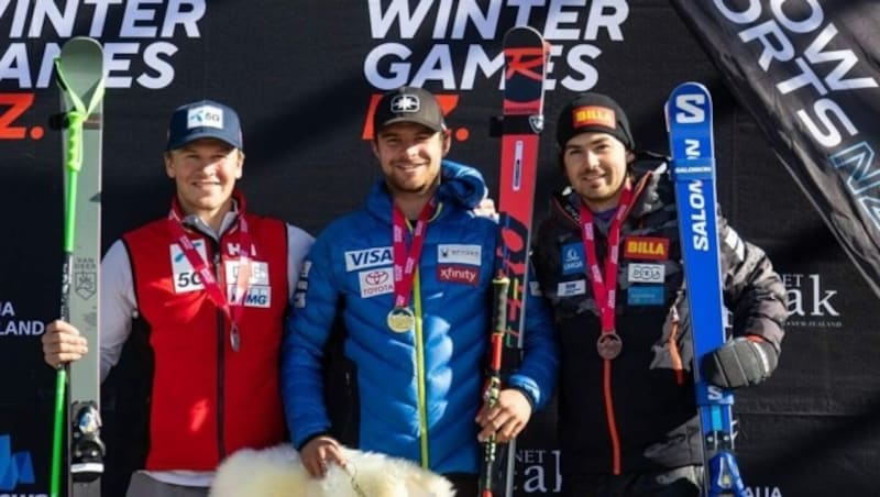 Der norwegische Hirscher-Pilot Timon Haugan (li.) musste sich Super-G-Juniorenweltmeister Isaiah Nelson (US/M.) nur um ein Zehntel geschlagen geben. Der Slovake Andreas Zampa (r.) kam auf Rang drei. (Bild: Winter Games)