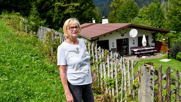 Roswitha R. (76) lebt seit 52 Jahren in dem Haus in Rosenau am Hengstpass. (Bild: Dostal Harald)