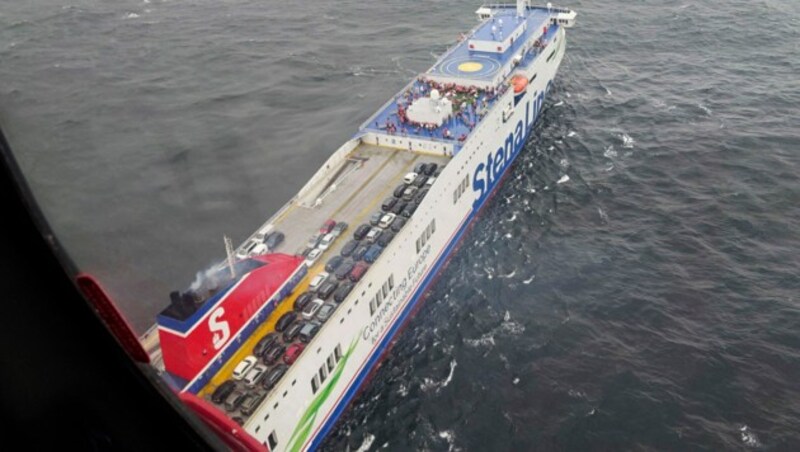 Das Feuer auf dem Autodeck der Stena Scandica ist bereits unter Kontrolle. (Bild: AFP/John Jonsson)