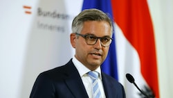 Finanzminister Magnus Brunner (ÖVP) hat noch keinen vollen Überblick über die Geschäfte der Wien Energie. Seiner Ansicht nach waren die aber „mutmaßlich spekulativ“. (Bild: APA/TOBIAS STEINMAURER)