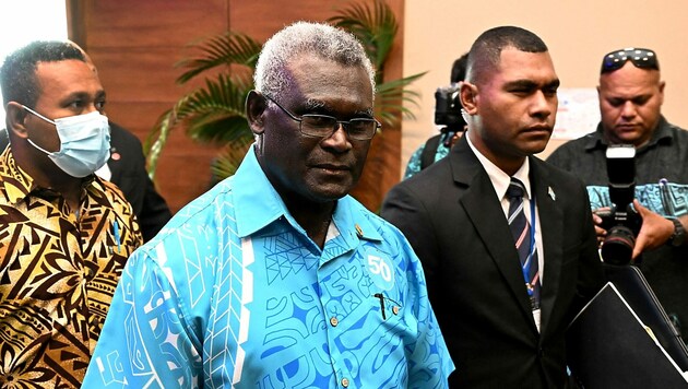 Premier Manasseh Sogavare verlässt sich in Sicherheitsfragen eher auf China. (Bild: APA/AFP/William WEST)