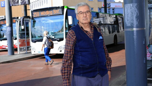 Hermann Hüttler ist regelmäßig mit den Linien unterwegs. Es kommt immer öfter zu unan- gekündigten Ausfällen. Bald könnte es Schüler treffen. (Bild: Tomschi Peter)