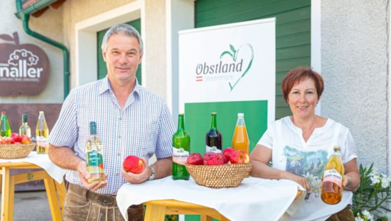 Ab Hof kann man bei Knaller in Puch bei Weiz auch Apfelfrizzante, Säfte und Schnäpse erwerben (Bild: Foto Fischer, Graz)