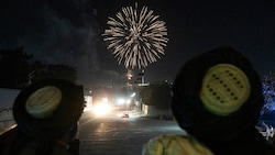 Ein kleines Feuerwerk gab es auch. (Bild: APA/AFP/Wakil KOHSAR)