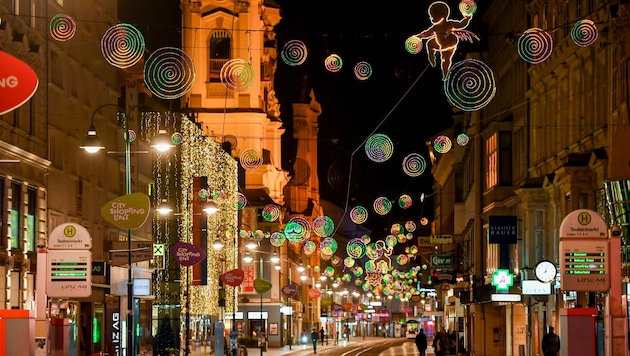 Die Weihnachtsbeleuchtung wird auch heuer die Linzer Straßen im gleichen Ausmaß wie in den Jahren davor erstrahlen lassen. (Bild: © Harald Dostal)