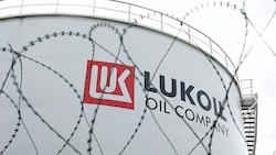 Ein Rohölspeicher des russischen Konzerns Lukoil in Brüssel (Bild: APA/AFP/Kenzo TRIBOUILLARD)