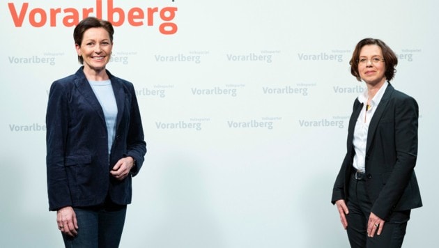 La consejera de Estado Martina Rüscher (izq.) y la portavoz de la mujer vicepresidenta Gabriele Graf (der.).  (Imagen: Matthias Dietrich)
