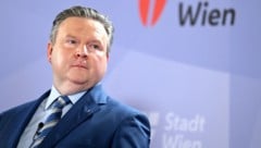 Die Causa Wien Energie bringt Wiens Bürgermeister Michael Ludwig (SPÖ) unter Druck (Bild: APA/ROLAND SCHLAGER)