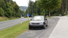 Seit zwei Jahren steht der Audi auf einem Veldener Parkplatz. (Bild: Hermann Sobe)