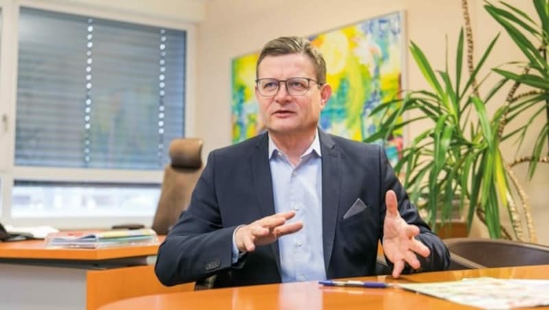 Hermann Aigner (GF Fressnapf Österreich) ist es wichtig, regionale Imker zu unterstützen. (Bild: Fressnapf Österreich)