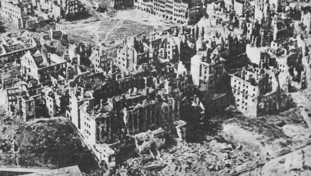 Das zerstörte Warschau im Jänner 1945 (Bild: Wikimedia Commons)