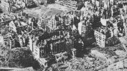 Das zerstörte Warschau im Jänner 1945 (Bild: Wikimedia Commons)