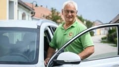 Gemeinderat Robert Heiß gründete den gemeinnützigen Verein E-mobil in Grafenwörth. (Bild: ATTILA MOLNAR)