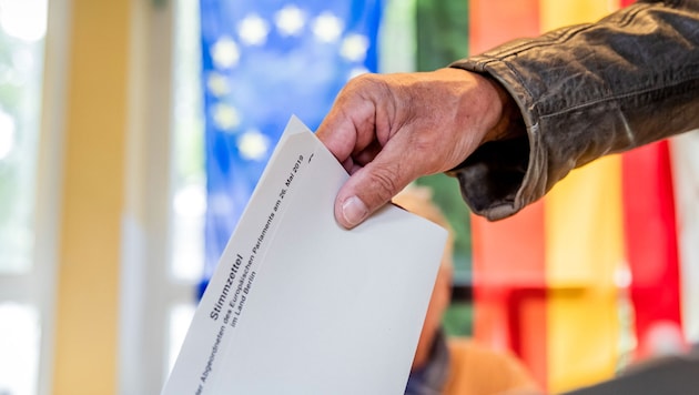 Results for the entire EU are not expected until Sunday evening, when the polls close in Austria and the other EU countries. (Bild: APA/dpa/Michael Kappeler)