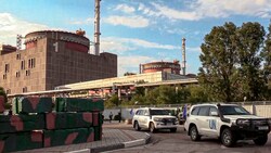 Das Atomkraftwerk Saporischschja, als es das IAEA-Team vorläufig verlässt (Bild: Russian Defense Ministry Press Service via AP)