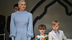 Fürstin Charlene mit ihren Zwillingen Gabriella und Jacques (Bild: AFP )