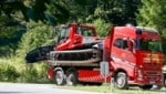 Un camión perteneciente al exdirector gerente y empresario Bernhard Eibl recogió la máquina pisanieves (Imagen: Tschepp Markus)