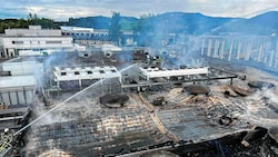 Gegen 13 Uhr gab die Stadt Salzburg bekannt, dass der Brand gelöscht sei. (Bild: Markus Tschepp)