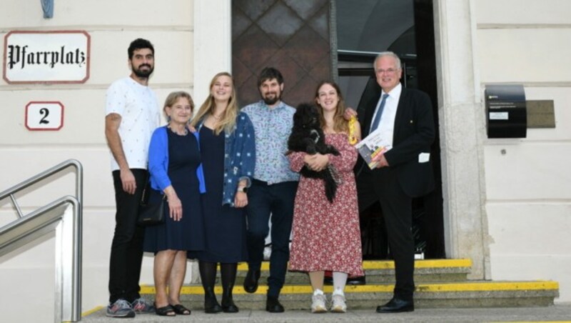 Bürgermeister Reinhard Resch (SPÖ) und seine Familie im Kremser Magistrat (Bild: Imre Antal)