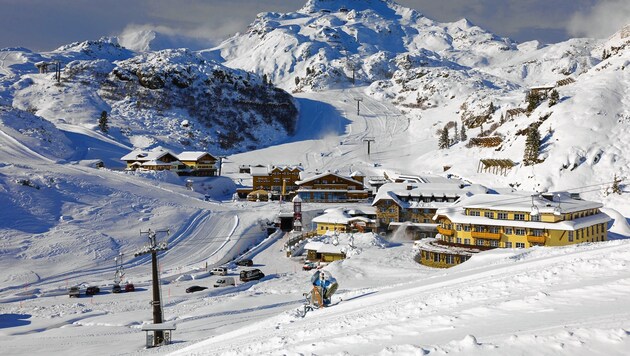 Winter in Obertauern: Skigebiet mit Seekarhaus (rechts), Kringsalm (Mitte) & Dikt‘nalm (links); hinten Mitte die Seekarspitze (Schladminger Tauern, Pongau, Salzburg, Österreich) (Bild: (c) Uwe Grinzinger, www.agentur-bergwerk.at)