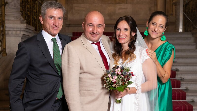 Christoph Fälbl und Vanessa mit ihren Trauzeugen Anton und Caroline Athanasiadis (Bild: Monika FELLNER)