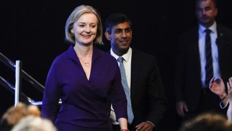 Liz Truss und Rishi Sunak kommen zur Bekanntgabe des Ergebnisses der Wahl zum Vorsitzenden der Konservativen Partei im Queen Elizabeth II Centre in London. (Bild: ASSOCIATED PRESS)