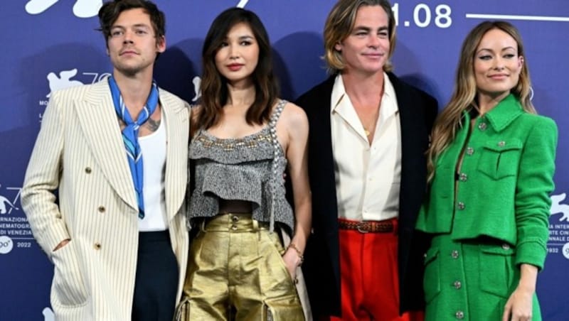 Harry Styles und Olivia Wilde posierten mit Gemma Chan und Chris Pine für die Fotografen. (Bild: AFP)