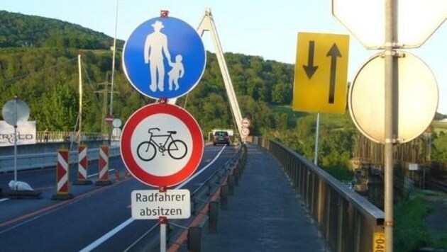 „Radfahrer absitzen“ – eine Regel, die vor allem bei Radtouristen derzeit für Stirnrunzeln sorgt. (Bild: Radlobby)
