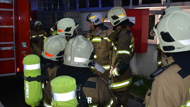 40 Feuerwehrleute waren am Montagabend im Einsatz. (Bild: Freiwillige Feuerwehr Hallein)