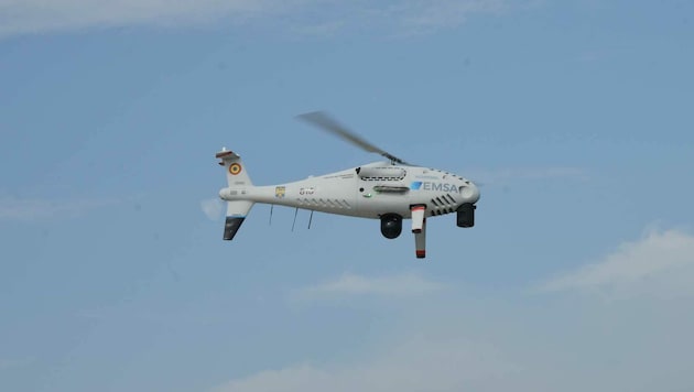 Auch eine Drohne der Europäischen Agentur für die Sicherheit des Seeverkehrs (EMSA) ist an der Suche beteiligt. (Bild: EMSA)
