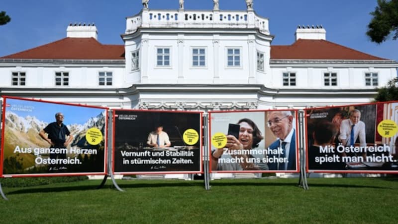 Wahlplakate von Van der Bellen (Bild: APA/ROLAND SCHLAGER)