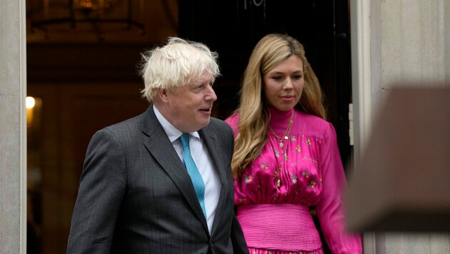 Boris Johnson und seine Ehefrau Carrie (Bild: AP)