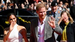 Prinz Harry und Herzogin Meghan in Düsseldorf (Bild: APA/AFP/ Sascha Schuermann)