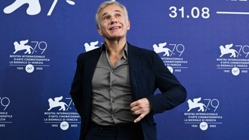 Gut gelaunt posierte Christoph Waltz für die Fotografen am Lido. (Bild: AFP )