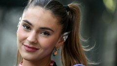 Stefanie Giesinger bei der Berlin Fashion Week 2022 (Bild: Britta Pedersen / dpa / picturedesk.com)