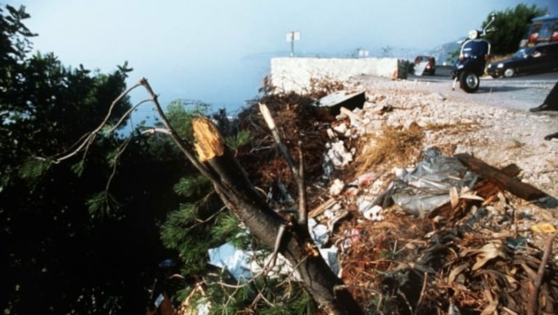 Die Stelle an der Serpentinenstraße in Monaco, an der Fürstin Gracia Patricia am 14.09.1982 die Begrenzungsmauer durchbrochen hatte und tödlich verunglückt war. (Bild: dpa/Istvan Bajzat)